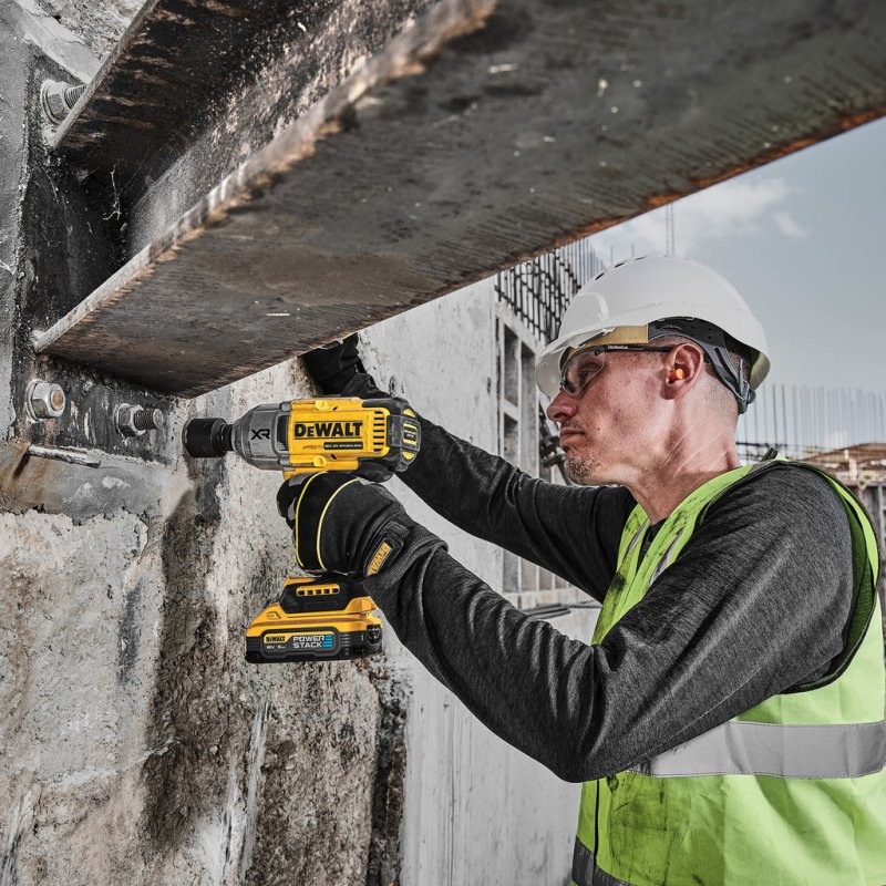 Masina de insurubat cu impact cu 2 acumulatori Powerstack 18V 5.0Ah, DeWalt DCF900H2T-QW