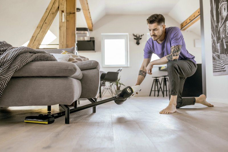 Aspirator vertical cu acumulator integrat 21.6V, Karcher, tip VC4 Cordless MyHome Car