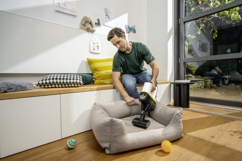 Aspirator vertical cu acumulator integrat 25.2V, 2.5Ah, Karcher, tip VC6 Cordless OurFamily Pet