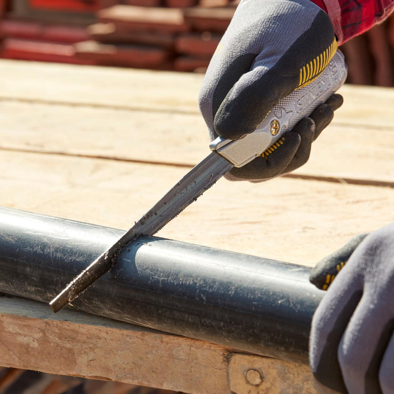 Cutter cu lame trapezoidale + 2 lame fierastrau (lemn + metal), STANLEY