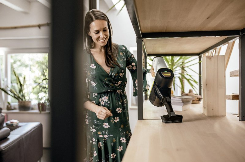 Aspirator vertical cu acumulator 25.2V, 2x2.5Ah, Karcher, tip VC6 Cordless OurFamily Battrery Plus, filtru Hepa