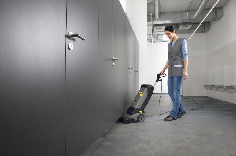 Masina de curatat pardoseli cu perie, Karcher BR 30/4 C