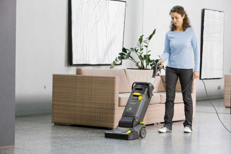 Masina de curatat pardoseli cu perie, Karcher BR 30/4 C