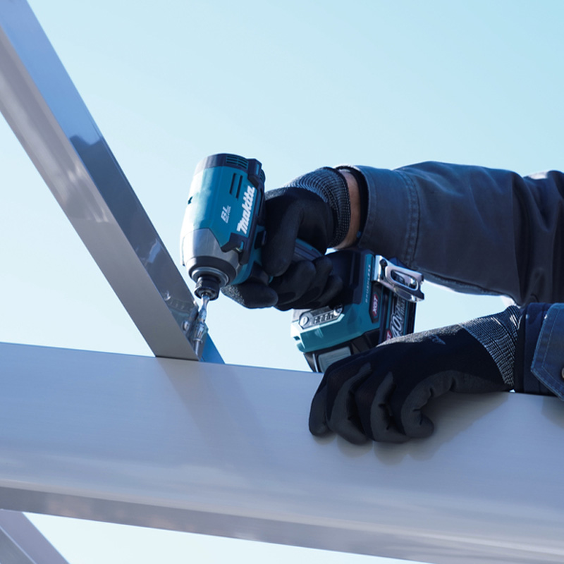 Masina de insurubat cu impact si acumulatori Li-Ion XGT 40 V 2x2.0Ah, 210 Nm, hex. 1/4