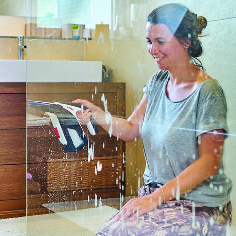 Curatitor de ferestre Bosch, tip GlassVAC