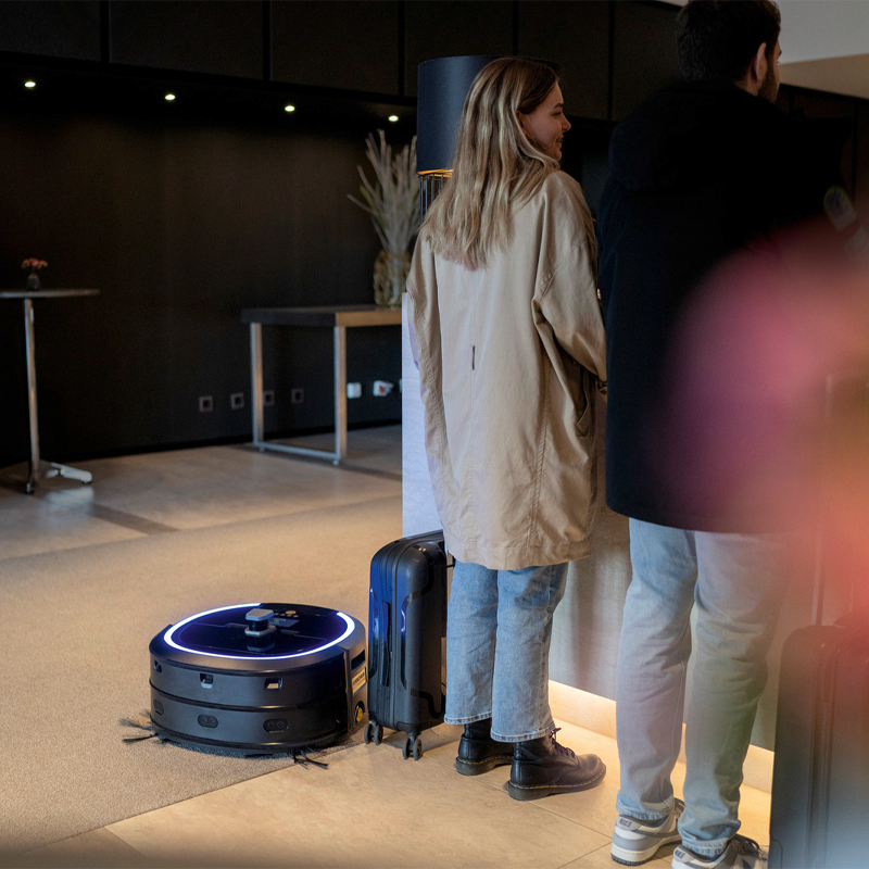 Aspirator robot profesional Kärcher, tip KIRA CV50 BP SOLO (fara incarcator si acumulatori)