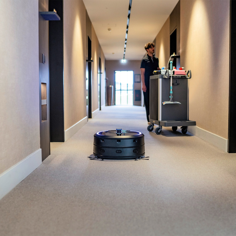 Aspirator robot profesional Kärcher, tip KIRA CV50 BP SOLO (fara incarcator si acumulatori)