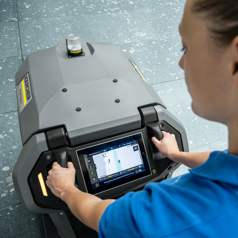 Robot de frecat-aspirat profesional Kärcher, tip KIRA B50