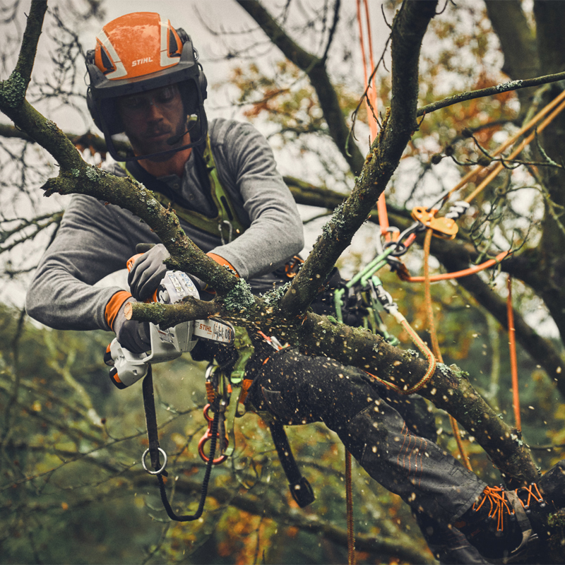 Electrofierastrau cu lant, cu acumulatori, Stihl, tip GTA40 Set (cu 2 acumulatori, incarcator si geanta transport), sistem AS