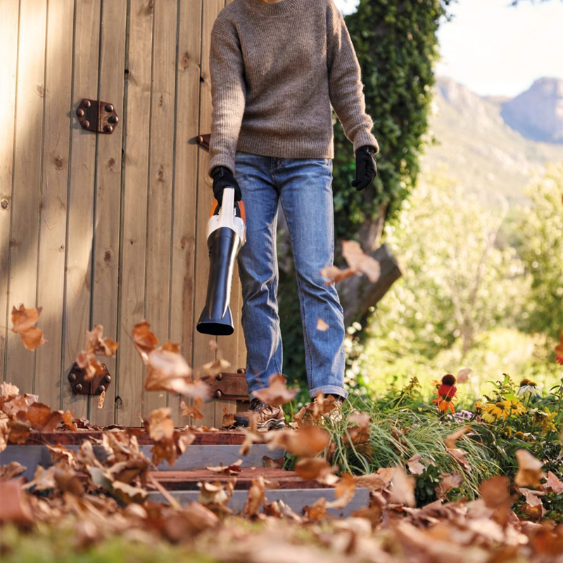 Suflanta de aer cu acumulator 10.8V, 2.1Ah, Stihl, tip BGA30 Set (cu incarcator si acumulator), sistem AS