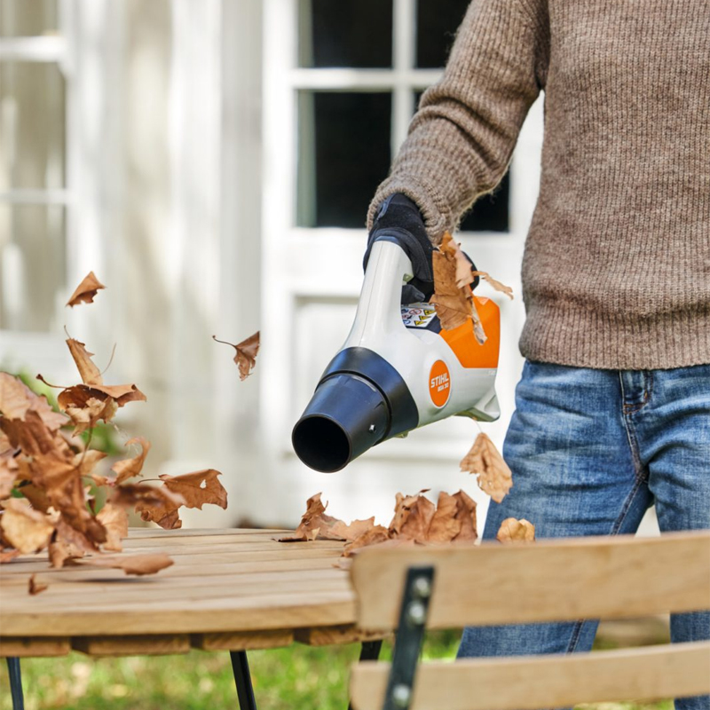 Suflanta de aer cu acumulator 10.8V, 2.1Ah, Stihl, tip BGA30 Set (cu incarcator si acumulator), sistem AS