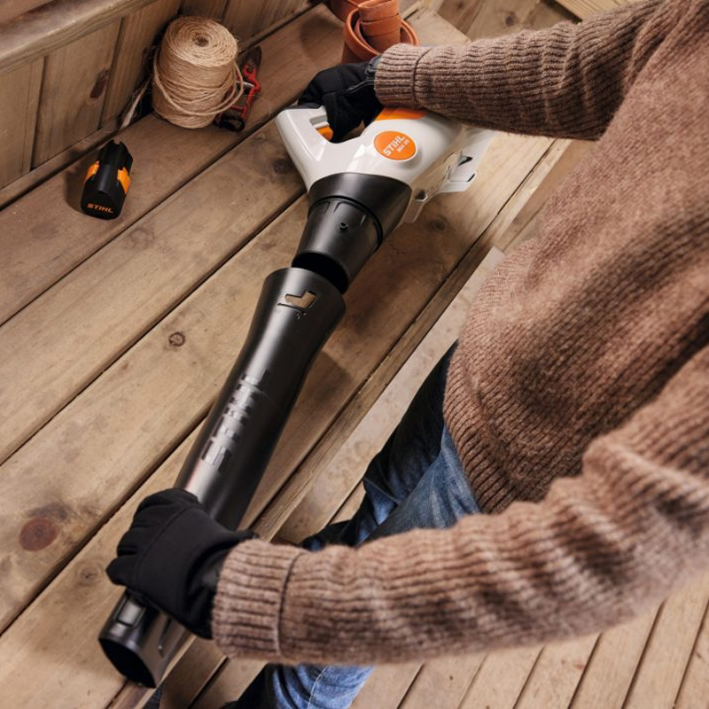 Suflanta de aer cu acumulator 10.8V, 2.1Ah, Stihl, tip BGA30 Set (cu incarcator si acumulator), sistem AS