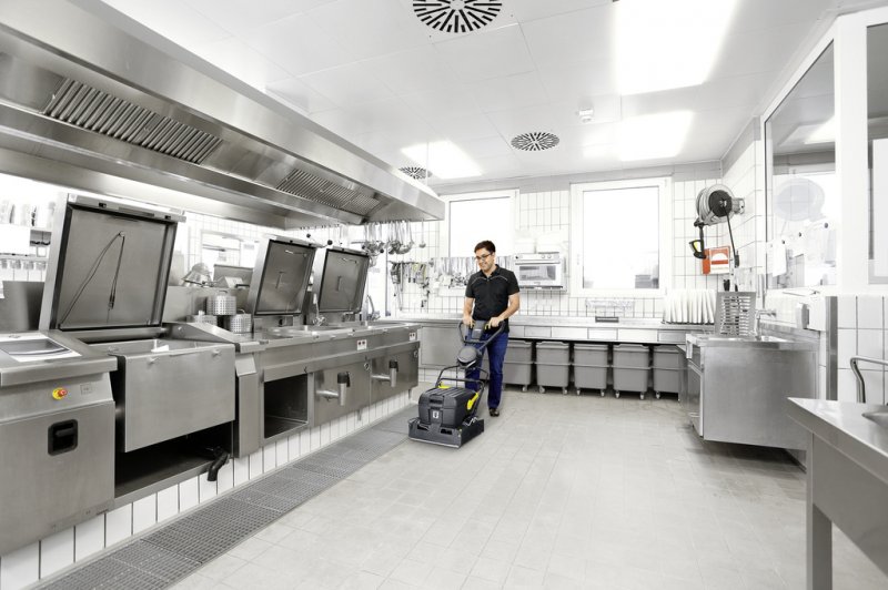 Masina de frecat aspirat tip BR 40/10 C Anniversary Edition, cadou doua perii rola