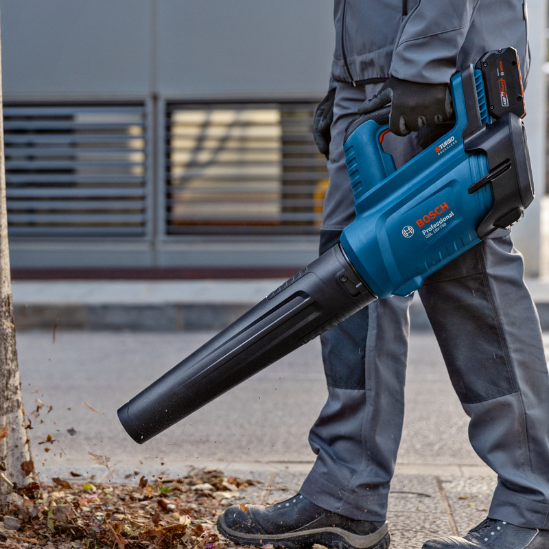 Suflanta de aer cu acumulatori 18V Li-Ion, SOLO, Boschj tip GBL 18V-750