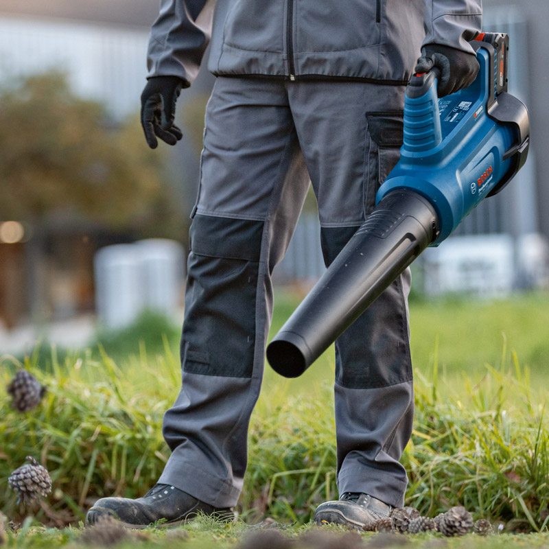 Suflanta de aer cu acumulatori 18V Li-Ion, SOLO, Boschj tip GBL 18V-750