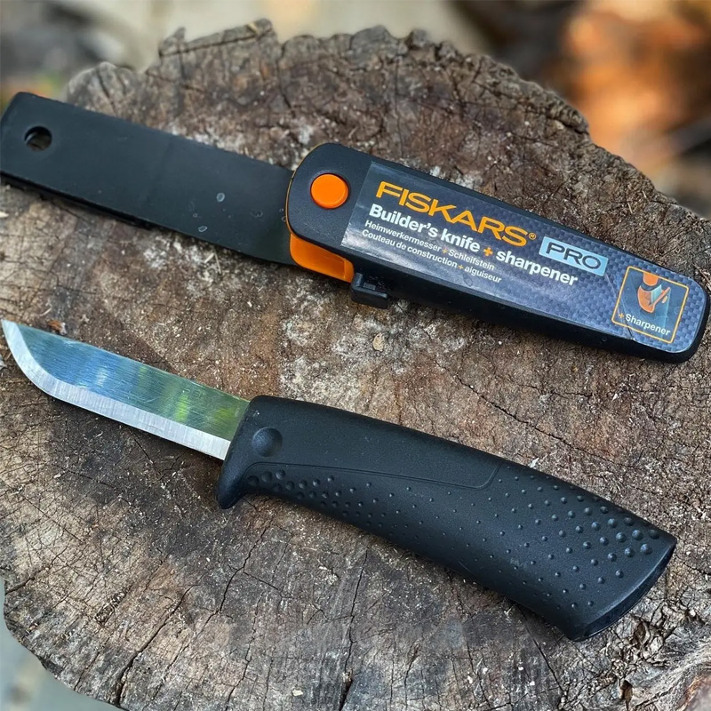 Cutitul constructorului cu ascutitor Fiskars, 227 mm, 96 g