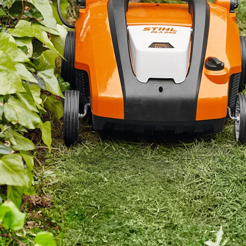 Scarificator de gazon cu acumulatori 36V Li-Ion sistem AK 5.0 Ah, 34 cm, 900 W, Stihl tip RLA 240.0 SET