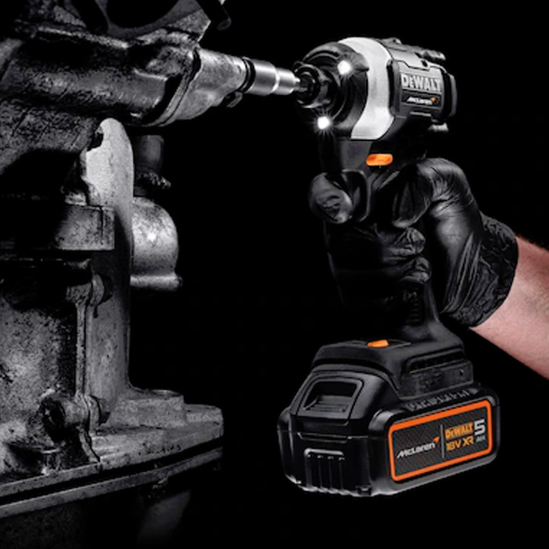 Masina de insurubat cu impact, 18 V Li-Ion XR 2x5.0 Ah, 205 Nm, 1/4