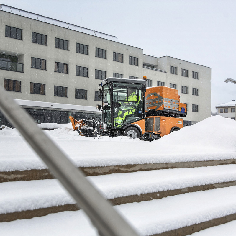 Autoutilitara multifunctionala Karcher MIC42