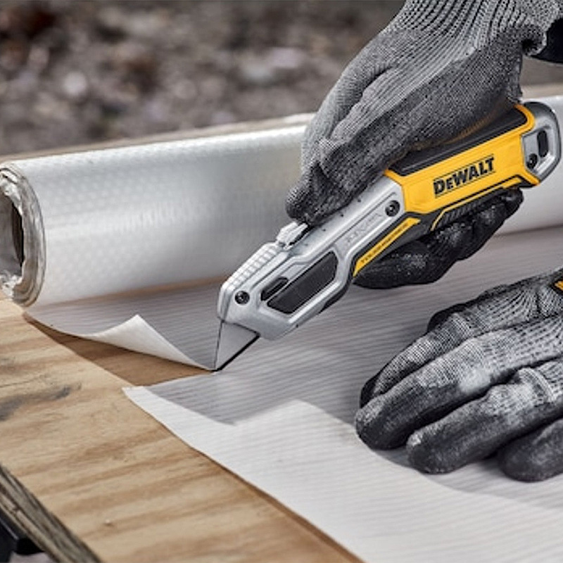 Cutit (cutter) utilitar premium cu lama trapezoidala retractabila DeWalt