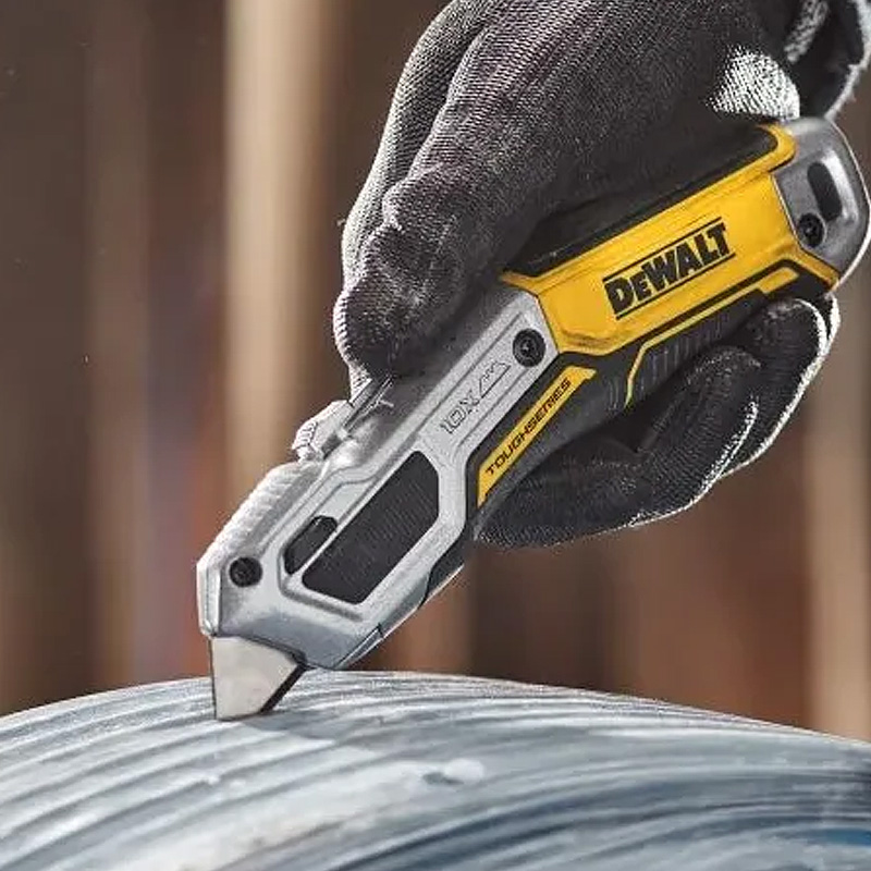 Cutit (cutter) utilitar premium cu lama trapezoidala retractabila DeWalt