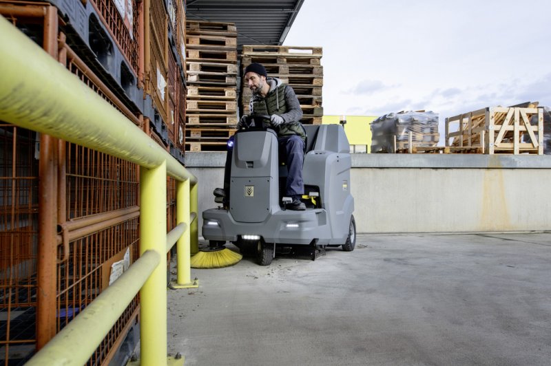 Masina de maturat - aspirat Karcher KM100/120 RG, motor benzina