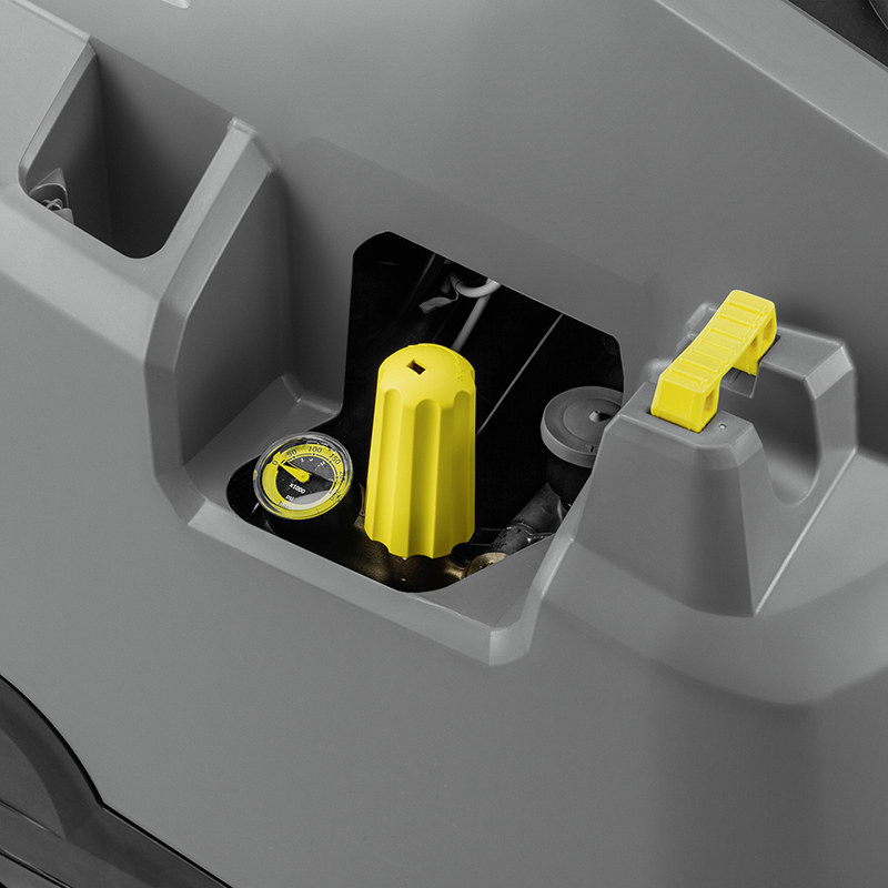 Aparat de spalat cu presiune si incalzire a apei si abur KARCHER HDS 8/18-4C