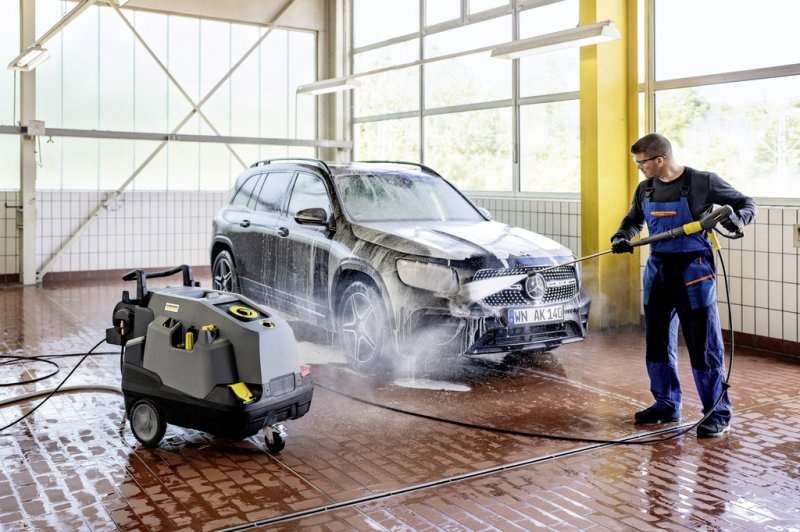 Aparat de spalat cu presiune si incalzire a apei si abur KARCHER HDS 8/18-4C