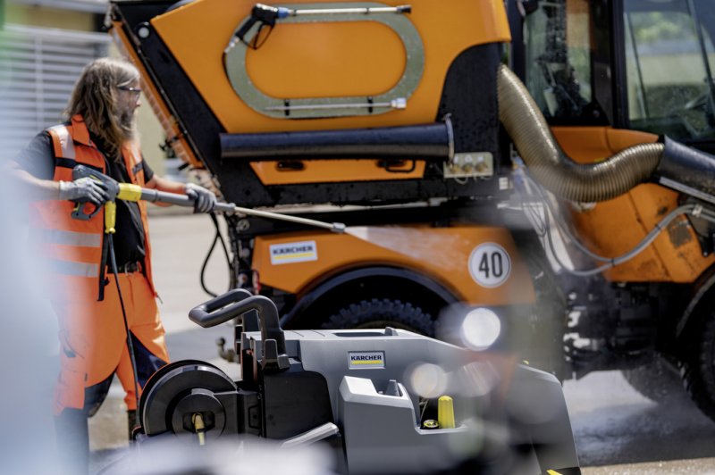 Aparat de spalat cu presiune si incalzire a apei si abur KARCHER HDS 8/18-4C