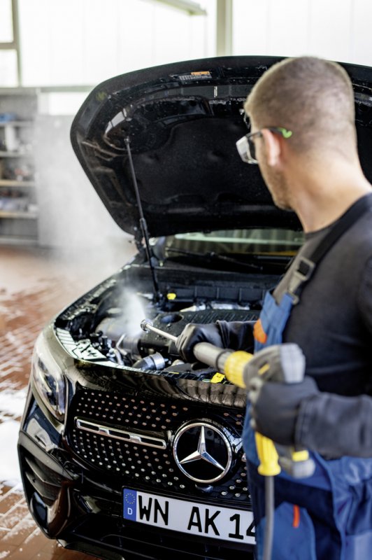 Aparat de spalat cu presiune si incalzire a apei si abur KARCHER HDS 8/18-4C