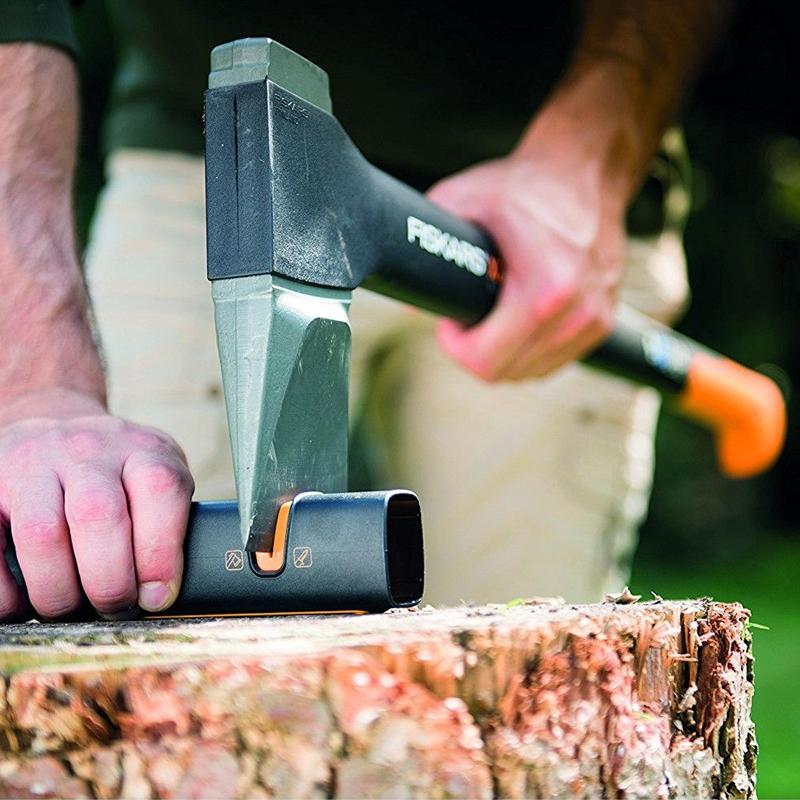 Dispozitiv pentru ascutit topoare si cutite Xsharp™, Fiskars