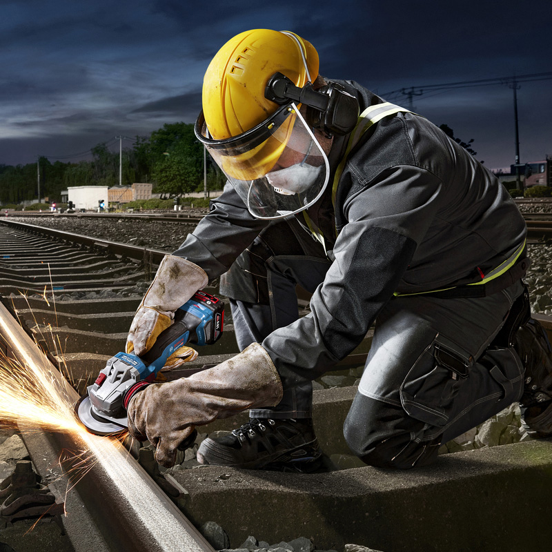 Polizor unghiular Bosch, 125 mm, cu acumulatori 18V Li-Ion, putere echivalenta 1100 W, SOLO, tip GWS 18V-11 S