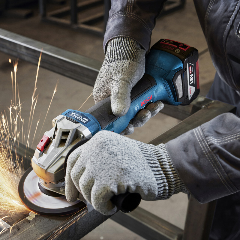 Polizor unghiular Bosch, 125 mm, cu acumulatori 18V Li-Ion, 2x 4.0 Ah, putere echivalenta 800 W, tip GWS 18V-8