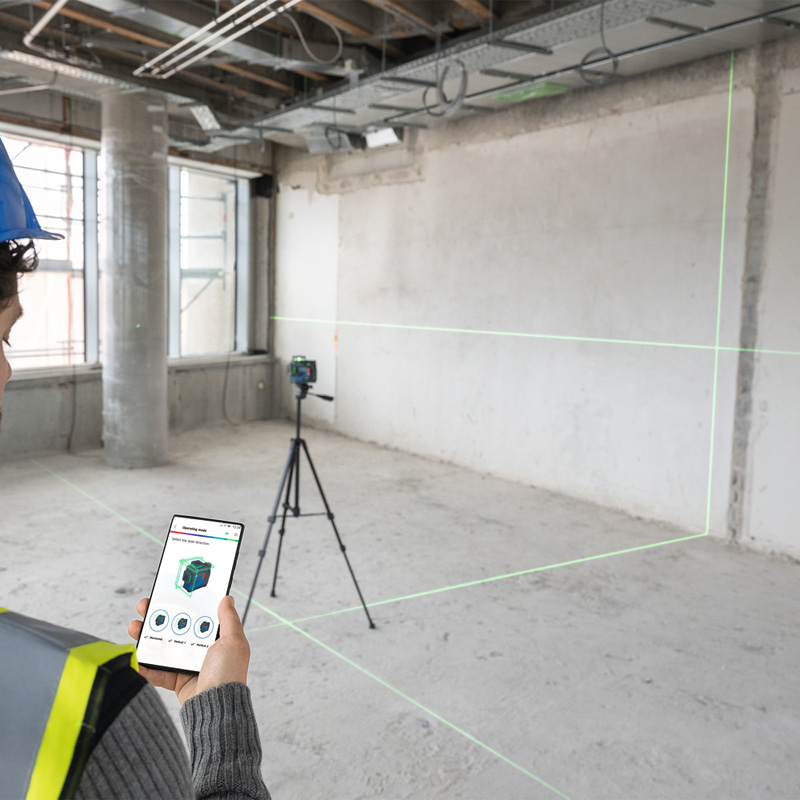 Nivela laser cu linii Bosch, tip GLL 12V-100-33 CG, cu suport LB 10 Professional, acumulator 12V Li-Ion 2Ah, incarcator si L-BOXX