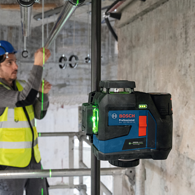 Nivela laser cu linii Bosch, tip GLL 12V-100-33 CG, cu suport LB 10 Professional, acumulator 12V Li-Ion 2Ah, incarcator si L-BOXX