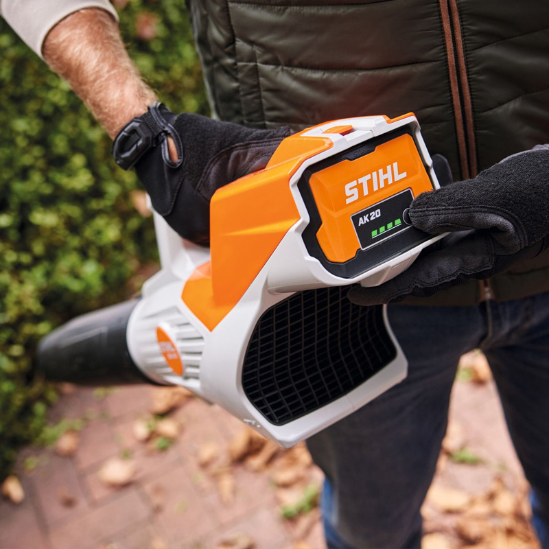 Suflanta cu acumulator 36V, 4.0Ah, Stihl, tip BGA50 Set, sistem AK