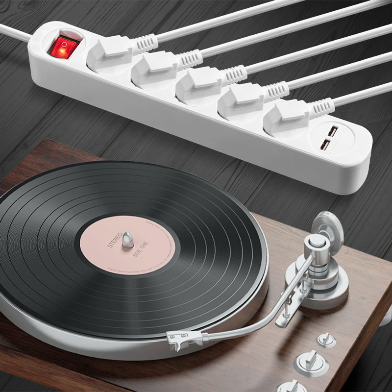 Prelungitor cu comutator, 3 prize + 2 USB, 3x1.5mm / 1.5m, 230V, Trotec, tip PVH3