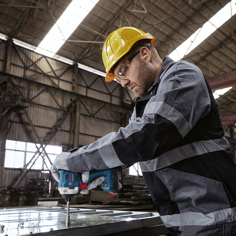 Masina de insurubat Bosch, cu impact, 18V Li-Ion, 1/4