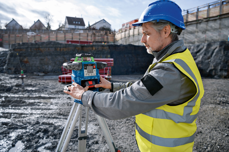 Nivela laser rotativa tip GRL 650 CHVG, stativ pentru constructii BT 300 HD Professional