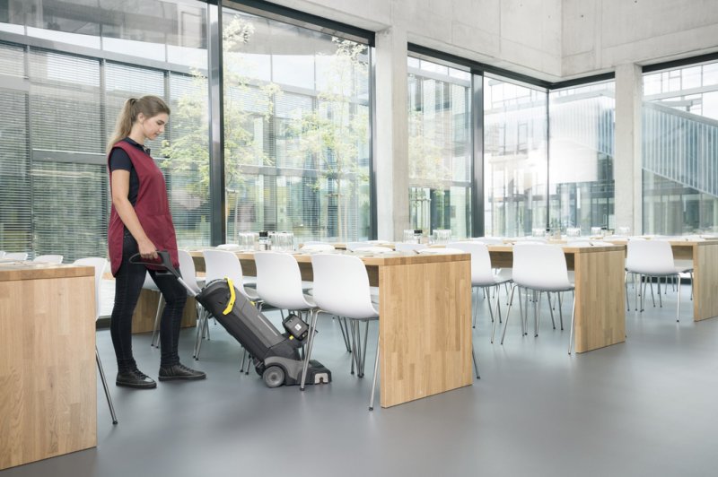 Masina de curatat cu perie Karcher BR 30/4 C BP PACK, cu acumulatori 