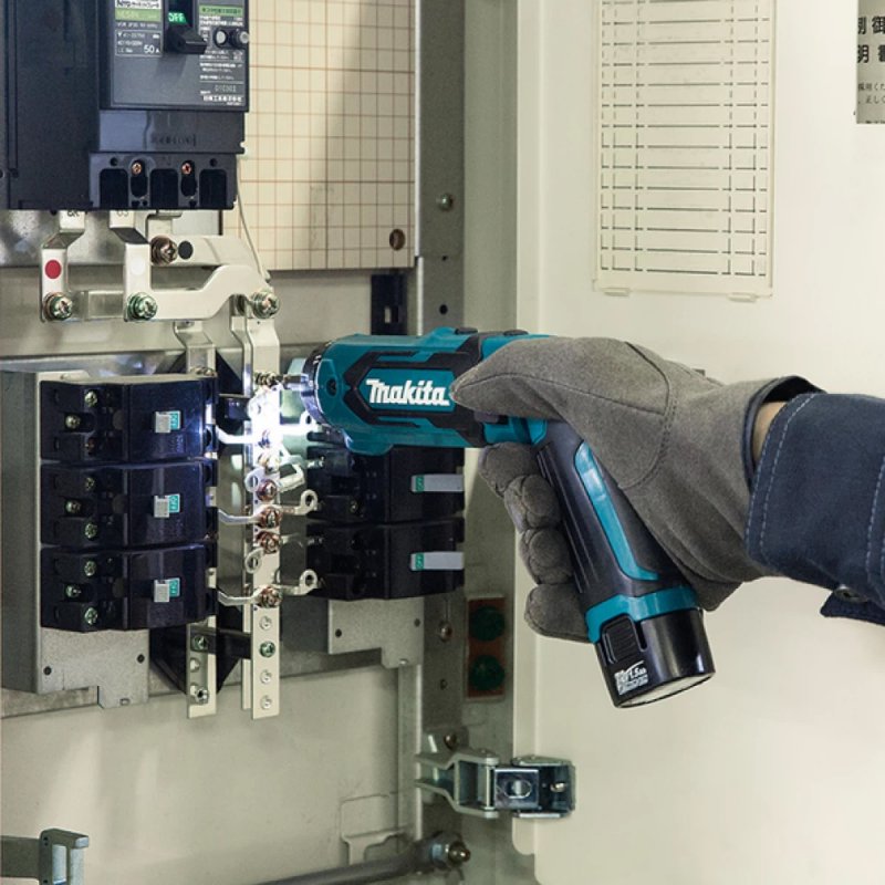 Masina de gaurit/insurubat 7.2V, 1.5Ah, tip DF012DSE