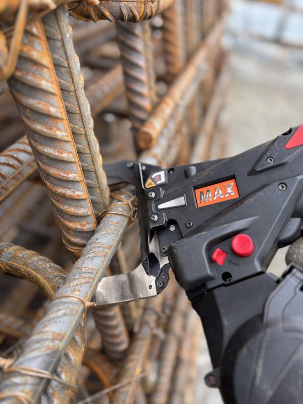 Masina de legat fier-beton MAX, 44 - 82 mm, tip RB823T