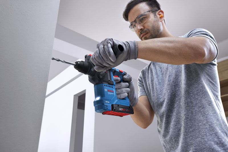 Ciocan rotopercutor SDS-plus cu acumulatori 18V, 2x4.0Ah, tip GBH 18V-18