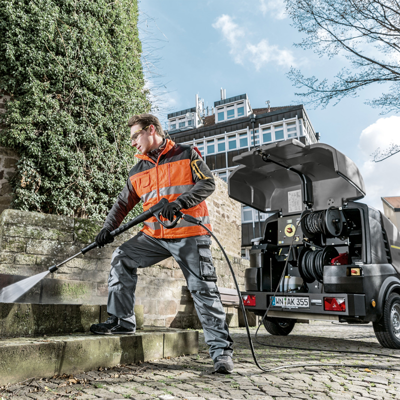 Aparat de spalat cu presiunei si incalzire, Karcher, tip HDS 17/20 Trailer