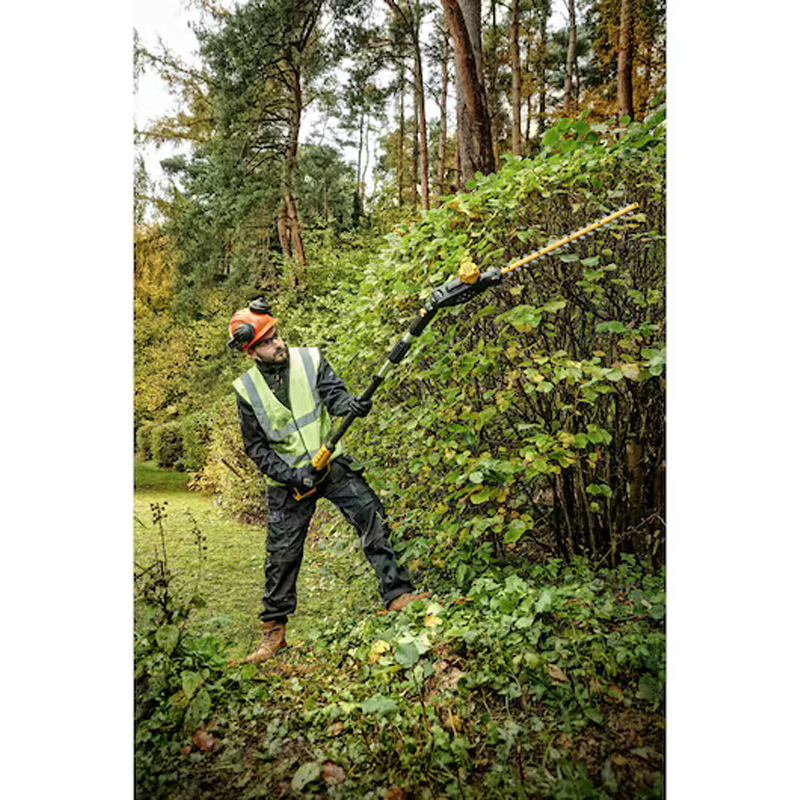 Foarfeca de tuns gard viu cu acumulatori 18V, 5Ah, telescopica, Dewalt, tip DCMPH566P1-QW