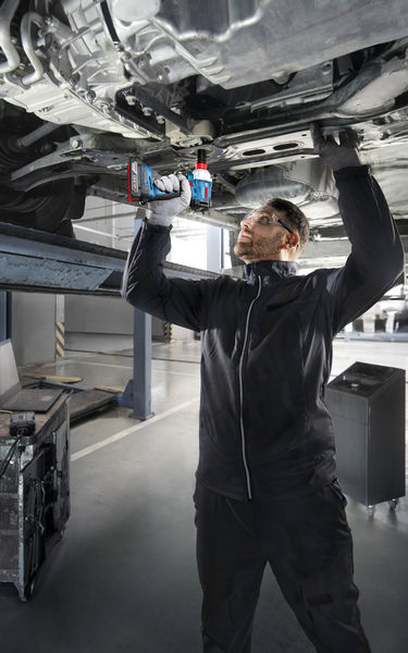 Masina de insurubat cu impact, percutie si 2 acumulatori 18V Li-Ion, 2.0 Ah, 1/2