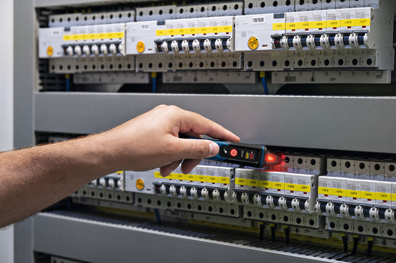 Tester de tensiune Bosch, tip GVD 1000-17 Professional