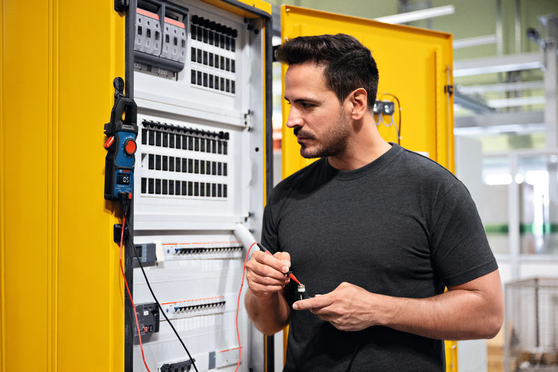 Clampmetru Bosch, tip GMC 600-15 + MH 1