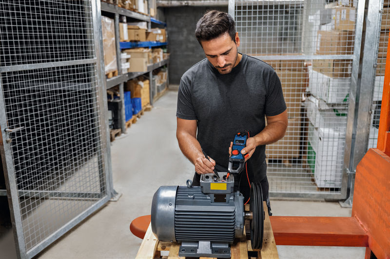 Clampmetru Bosch, tip GMC 600-15 + MH 1