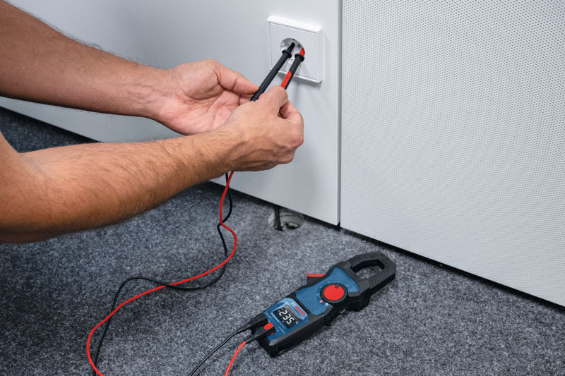 Clampmetru Bosch, tip GMC 600-15 + MH 1